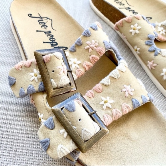 FREE PEOPLE Wildflowers Footbed Embroidered Floral Leather Slide Sandals Size 38 - Picture 4 of 10